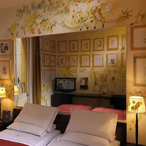 Hotel Phi